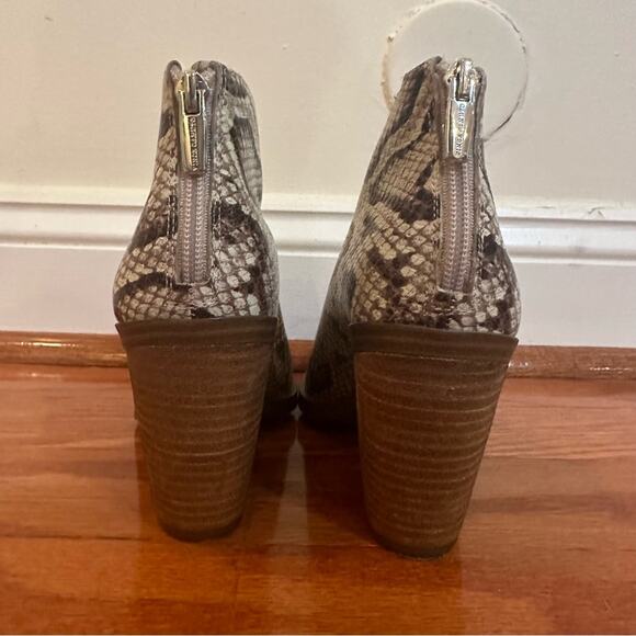 Vince Camuto Snakeskin Booties Ginsel sz 7.5 - Picture 3 of 8